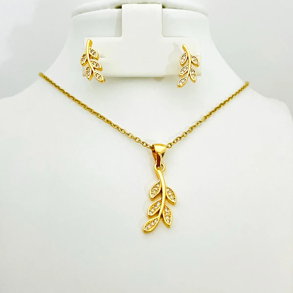 GENERICO - Set Collar y Aretes de Acero Inoxidable Hojas Cadena 48 cm