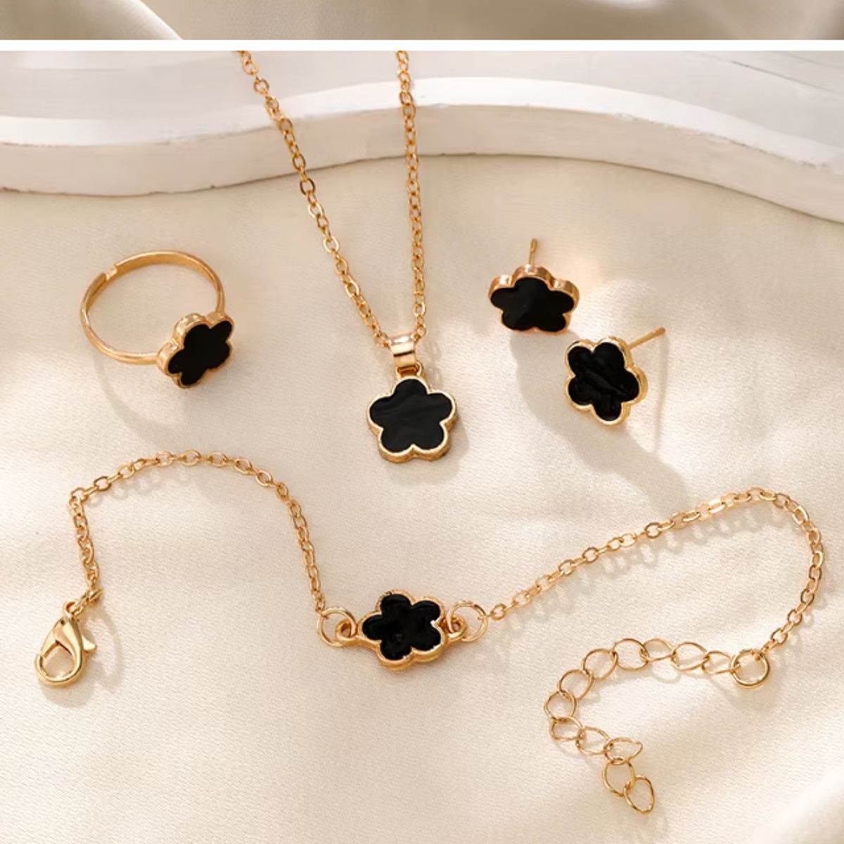 GENERICO - Set de  collar pulsera aretes sortija dorado flores -negro