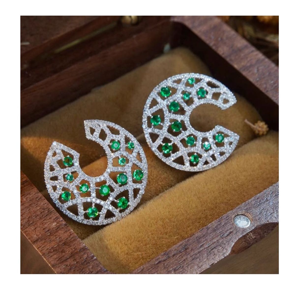 LA TIENDA 88 JOYAS Y ACCESORIOS - La Tienda 88 - Aretes Colgantes Mujer DeLuxe bañado Oro18k - Esmeralda