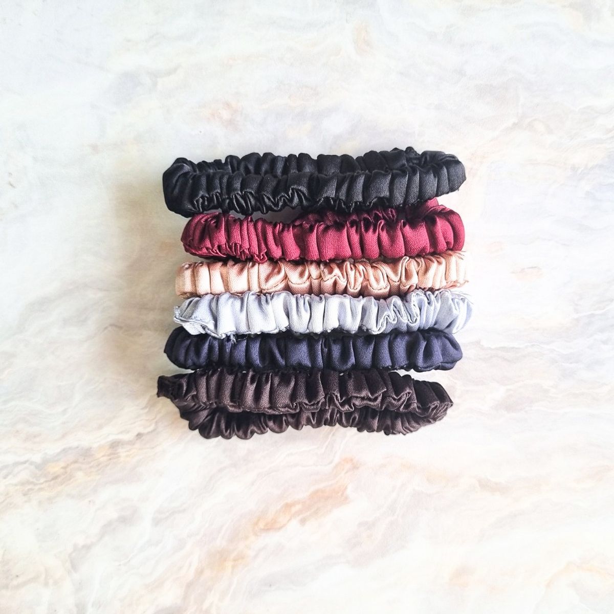 SANTOS RIZOS - MINI Scrunchies de Satín- Sujetan el cabello sin daños 6u