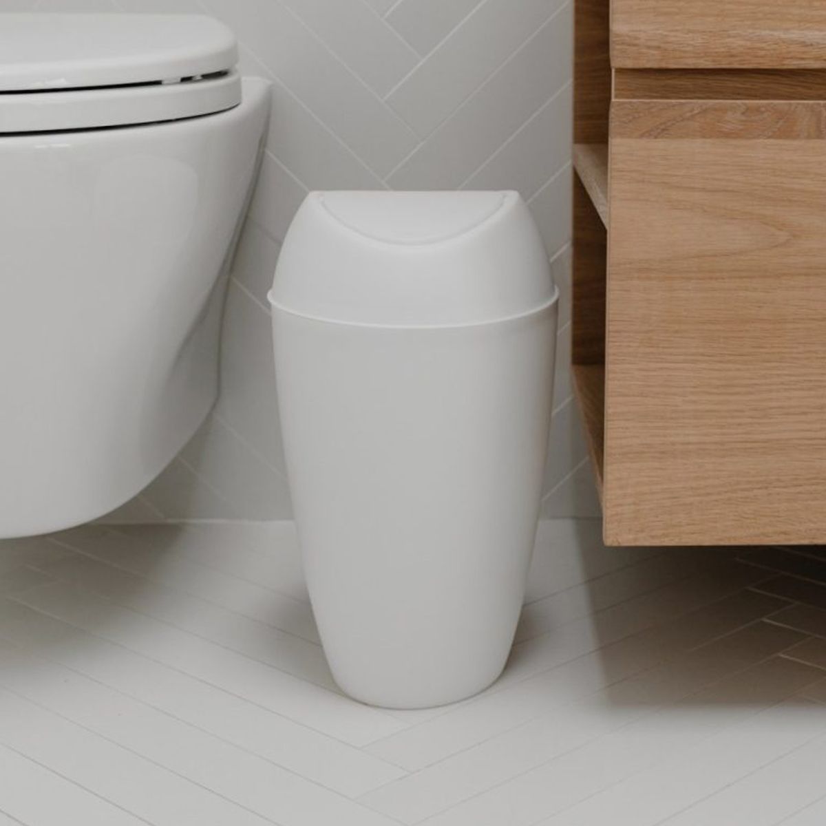 UMBRA - Tacho de Basura 9 Lts Color Blanco Modelo Twirla – UMBRA