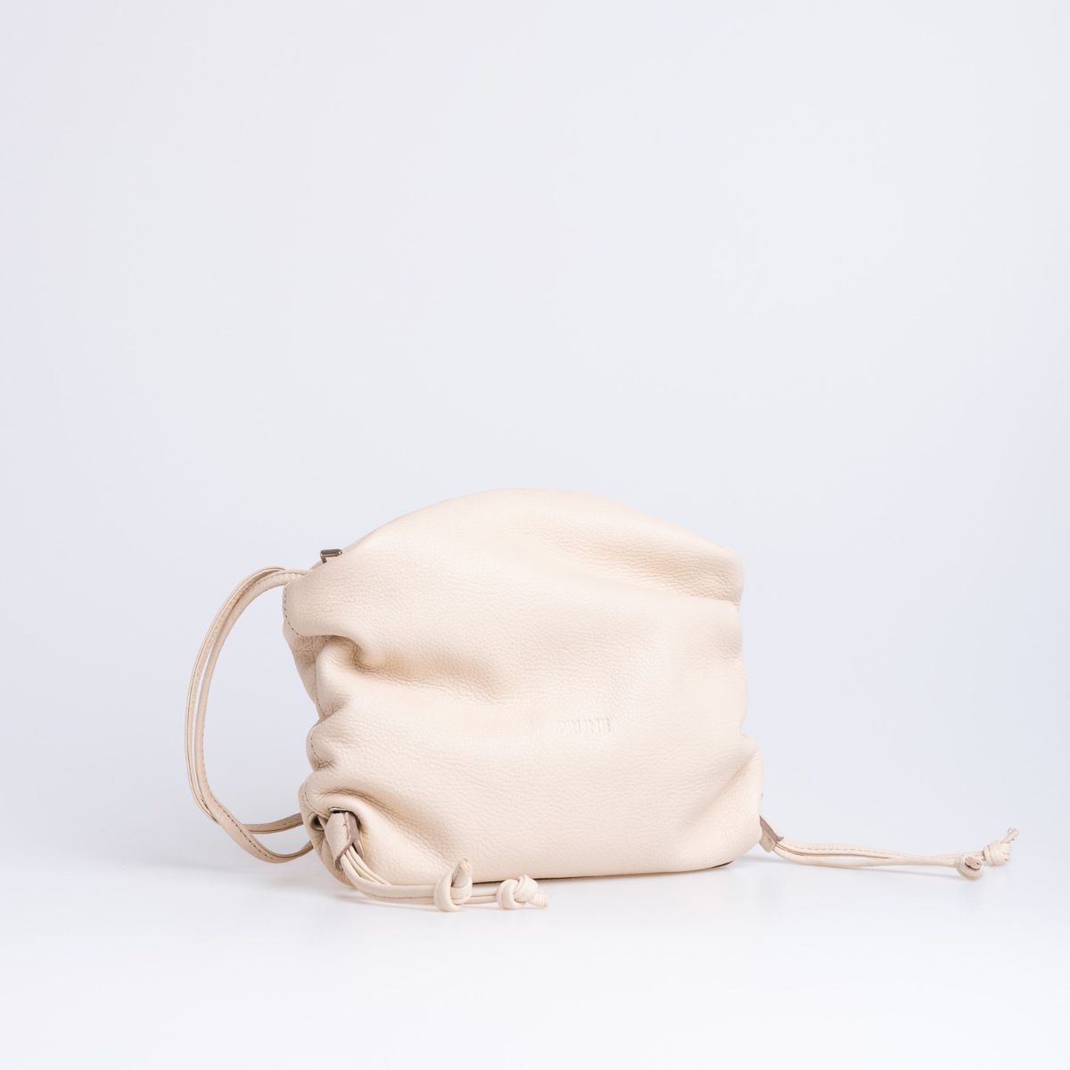 PRUNE - BANDOLERA PHOEBE EN CUERO GRANEADO