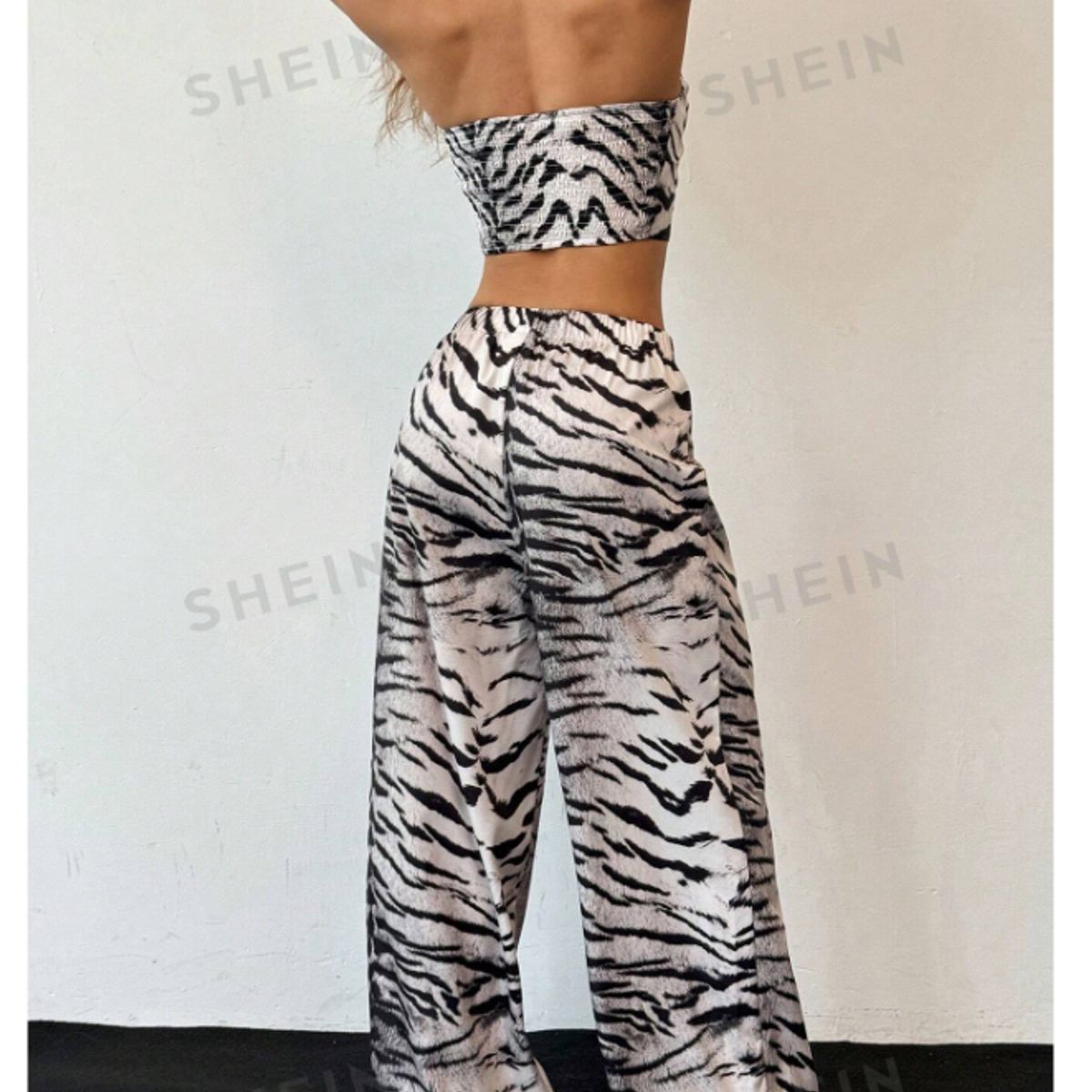 GENERICO - CONJUNTO DE TOP Y PANTALON