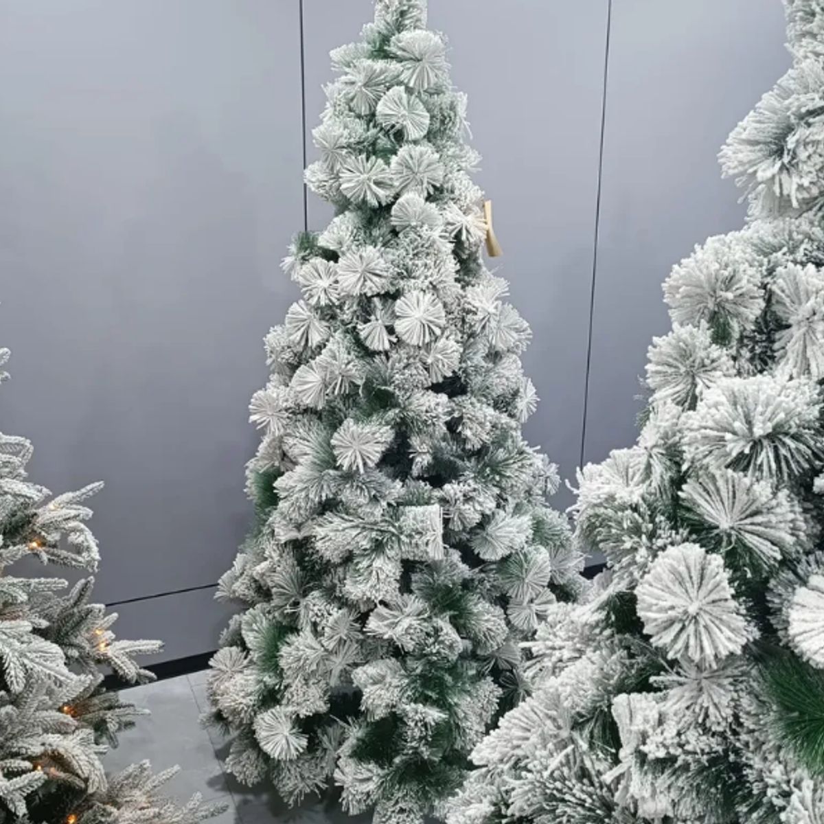 GENERICO - Árbol De Navidad pino de  2.10 Mt Con Nieve