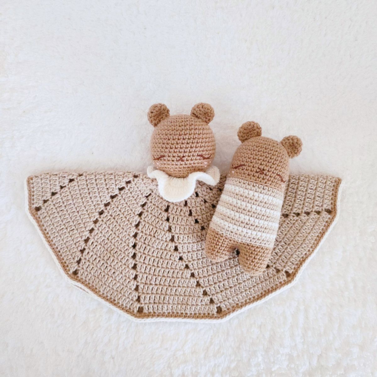 BE CRAFTY - Set Bebé Sleeping de Dormir + Manta Apego + Sonajero de Oso