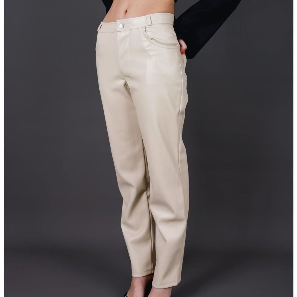 BETWEEN US - Pantalón cuerina Alexia Between Us