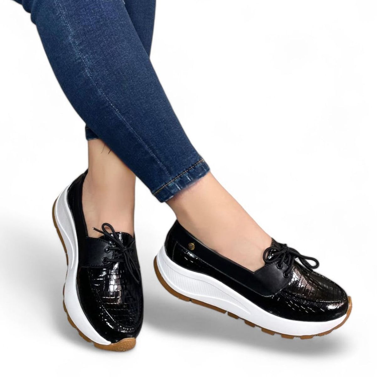 GENERICO - zapatilla mujer relieve cocodrilo suela blanca 2035L-48 color negro.-