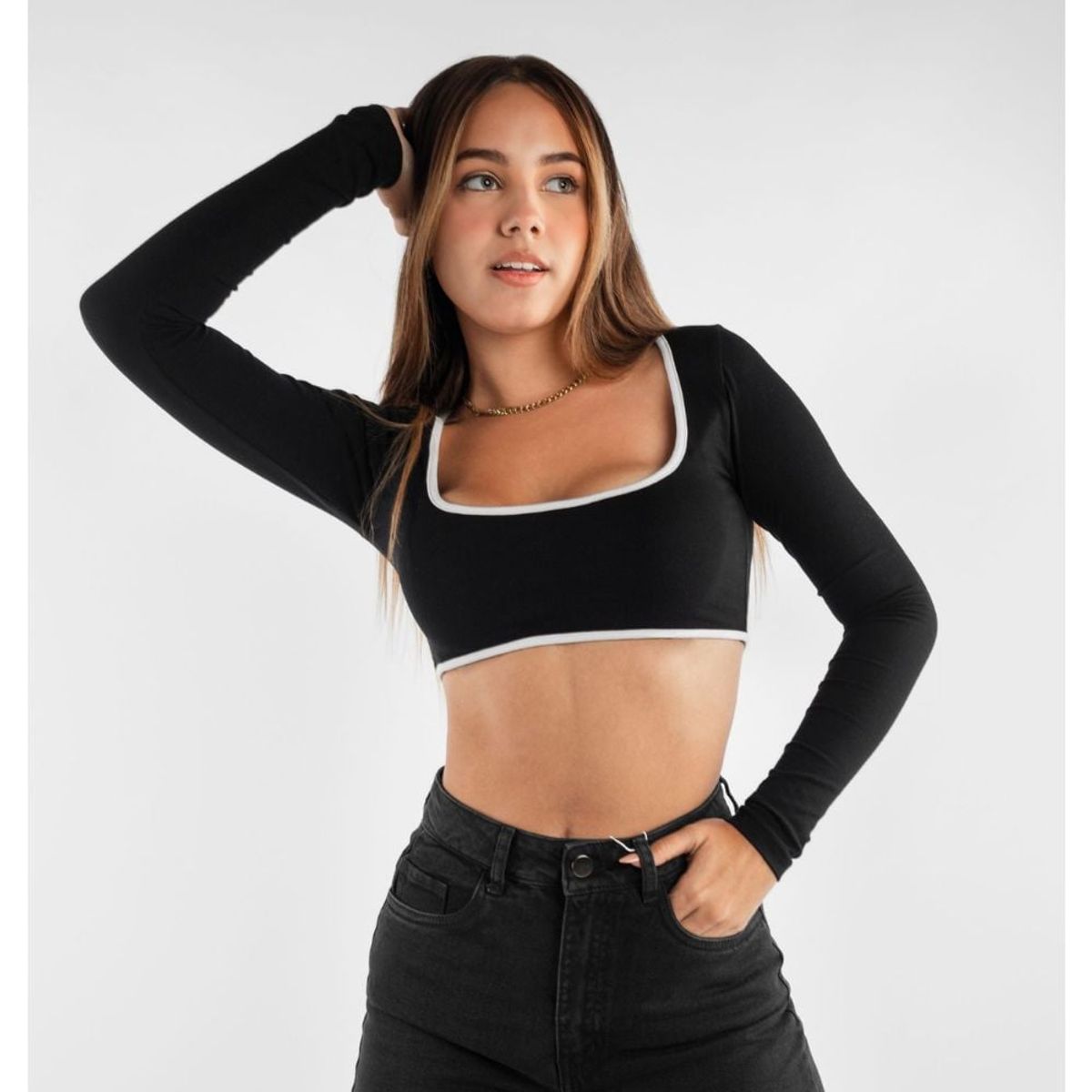 BETWEEN US - Top Lucrecia Between Us