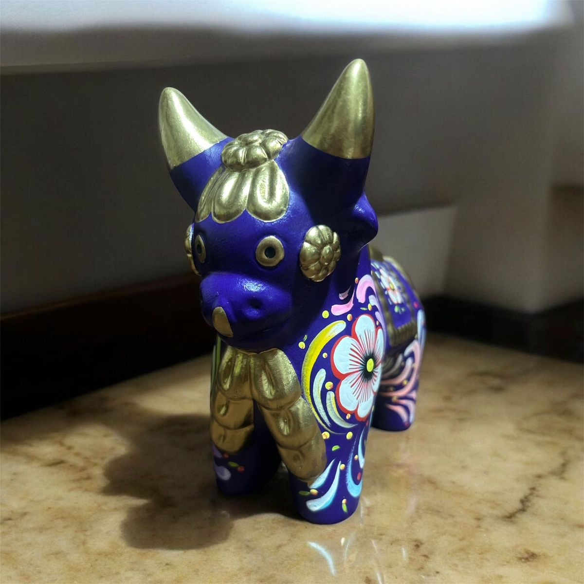 PERU - Adorno Decorativo torito de pucara andino azul de 10 x 10 cm