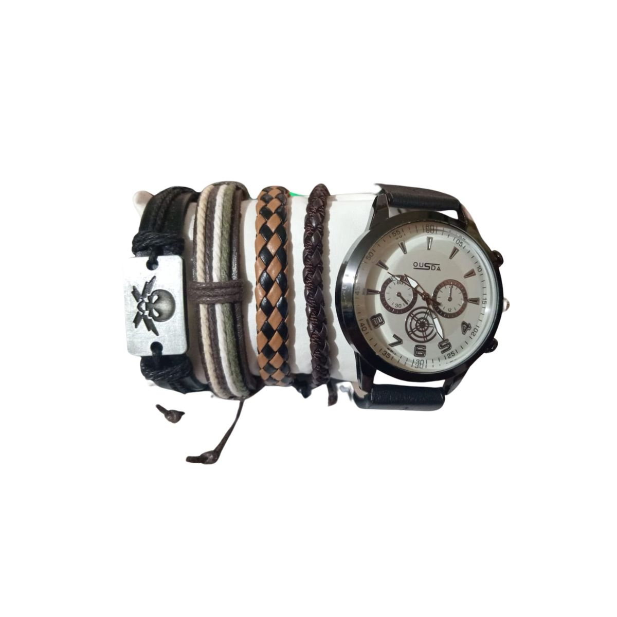 GENERICO - Combo  Reloj mas cuatro Pulseras elegante.