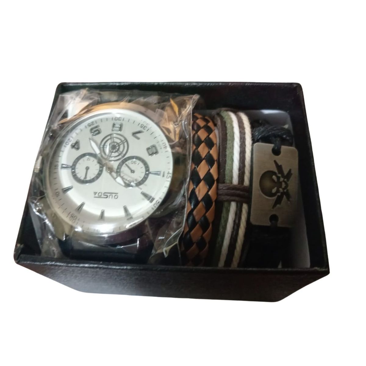 GENERICO - Combo  Reloj mas cuatro Pulseras elegante.