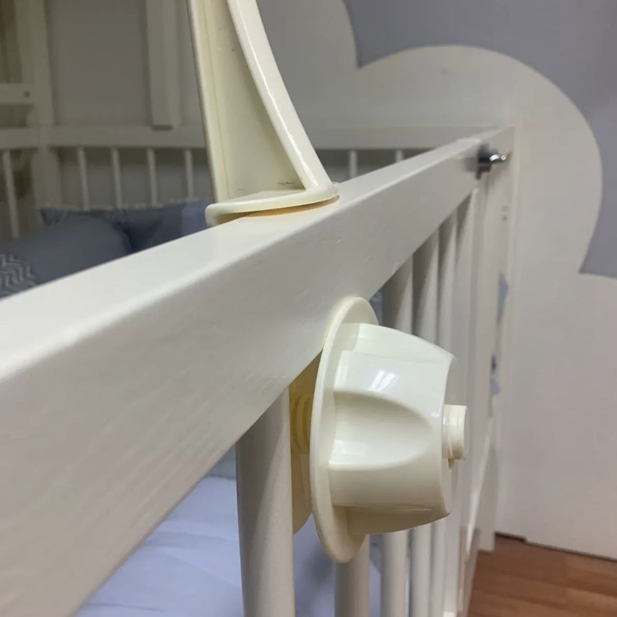 LITTLE BRU ACCESORIOS EXCLUSIVOS - Móvil para cunas musical a cuerda