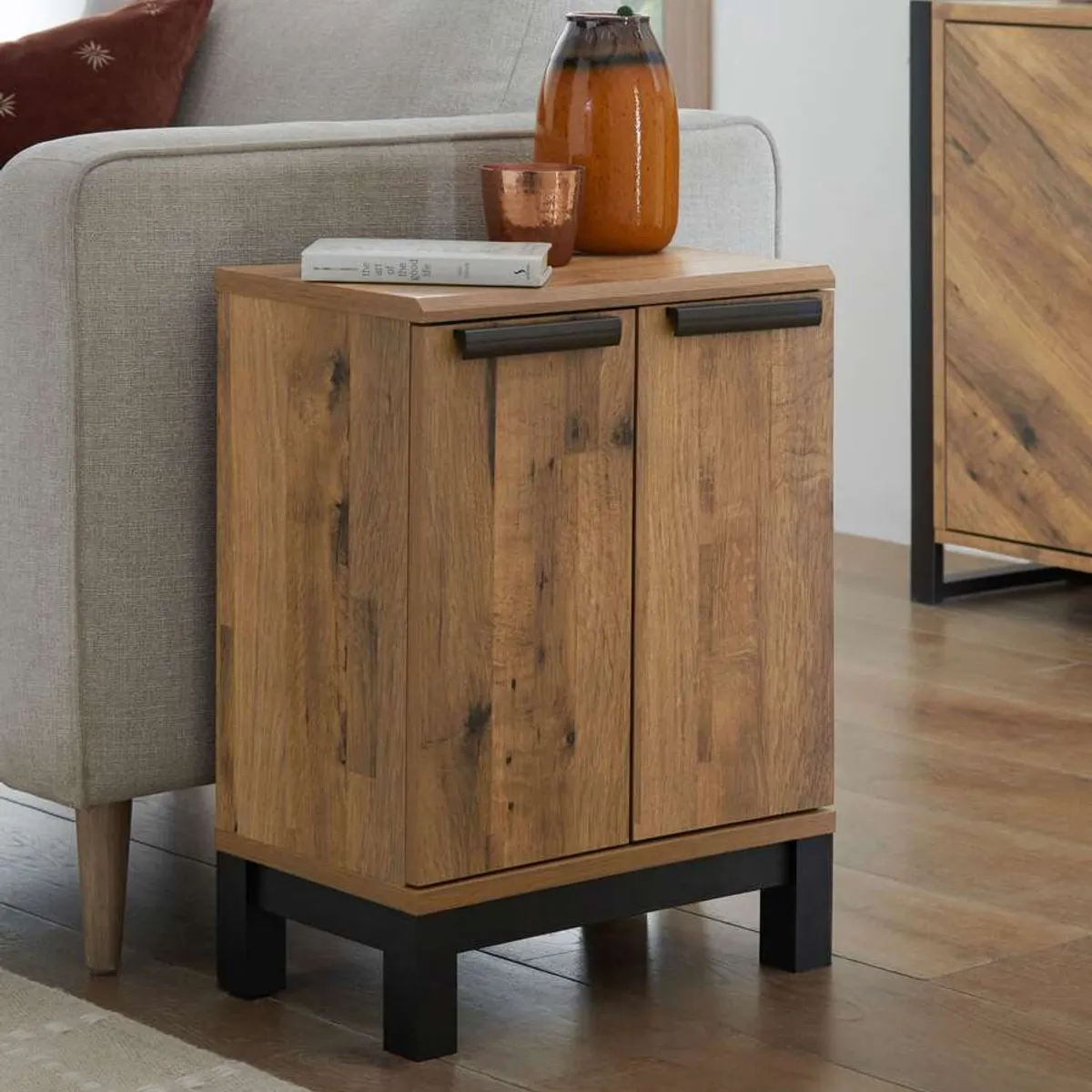 TU MESITA - Mesa Lateral Yuliet 2 puertas color Marrón TU MESITA