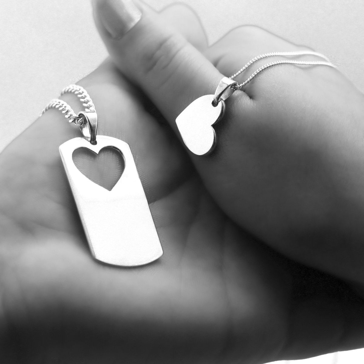 LUYA JOYERÍA - Collar de placa y corazón de Luya