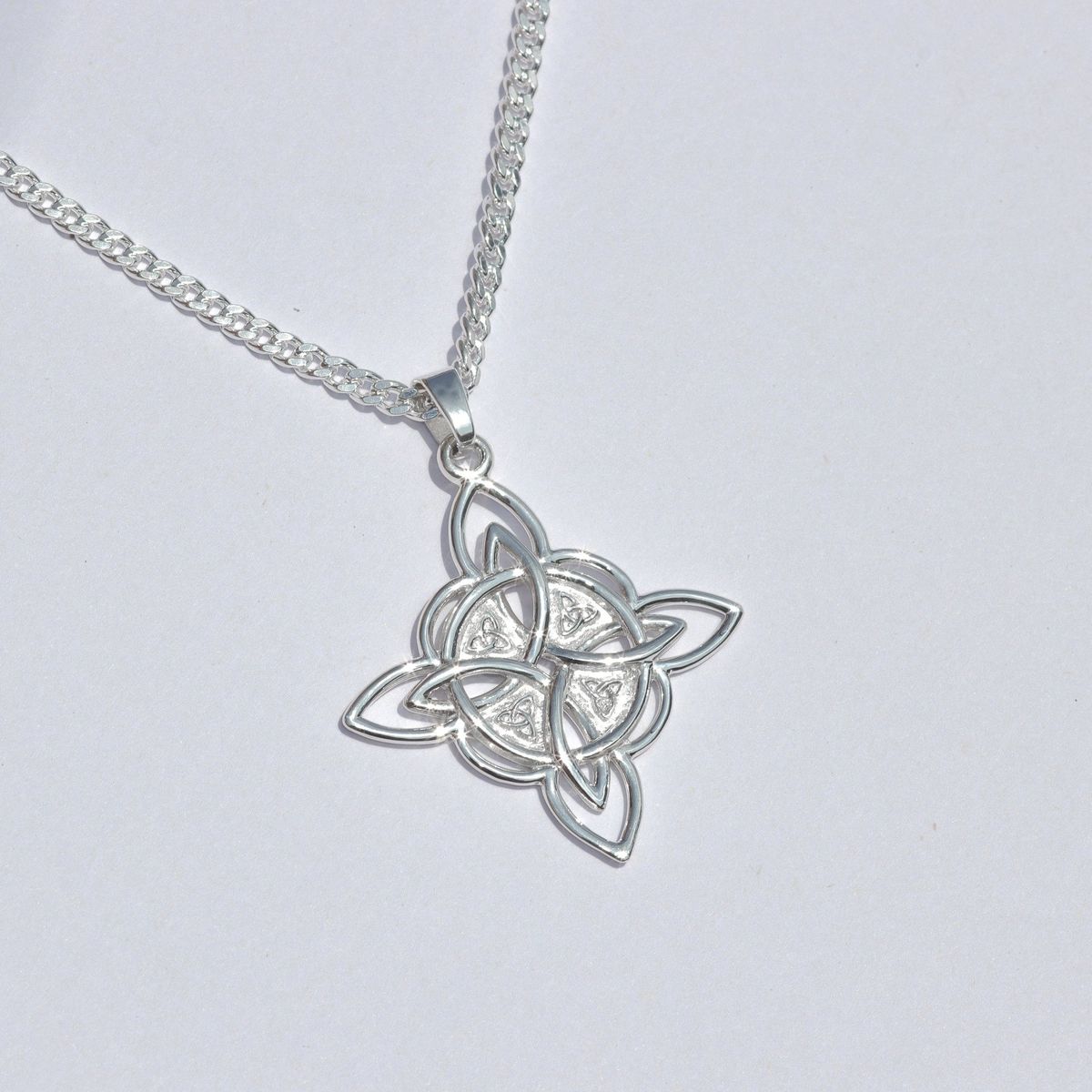 LUYA JOYERÍA - Collar Nudo de bruja