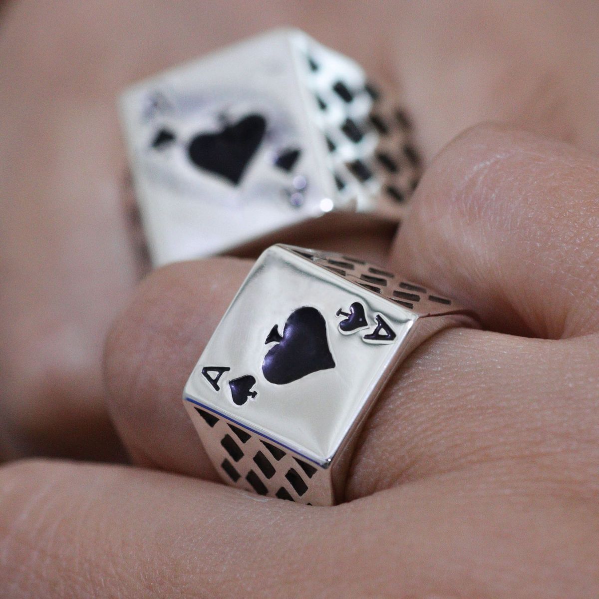 LUYA JOYERÍA - Alianzas As de picas de Luya