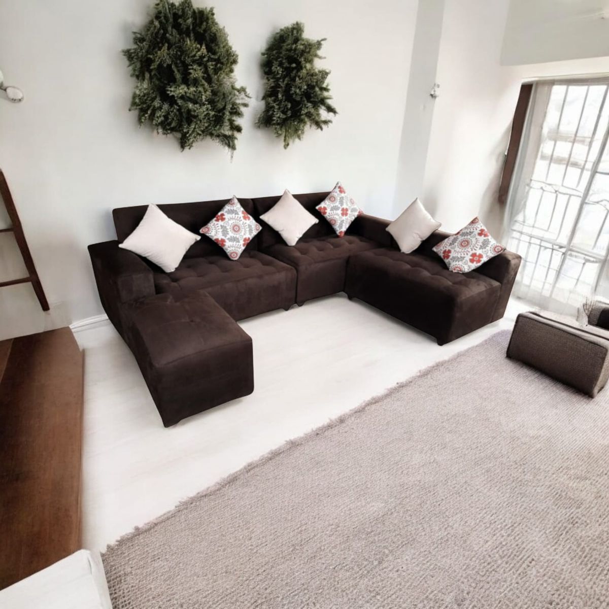 AMOBLART - Seccional Paradisse CHOCOLATE 3 Piezas + Banqueta + 4 cojines  -