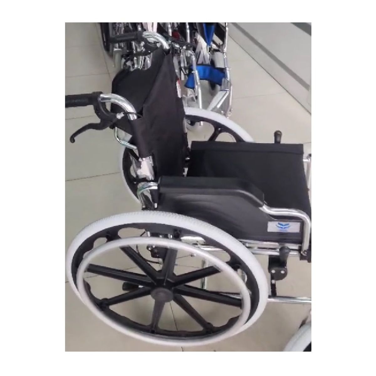 GENERICO - Silla de Ruedas Estándar Apoya Brazos Movibles Aros PVC con Frenos