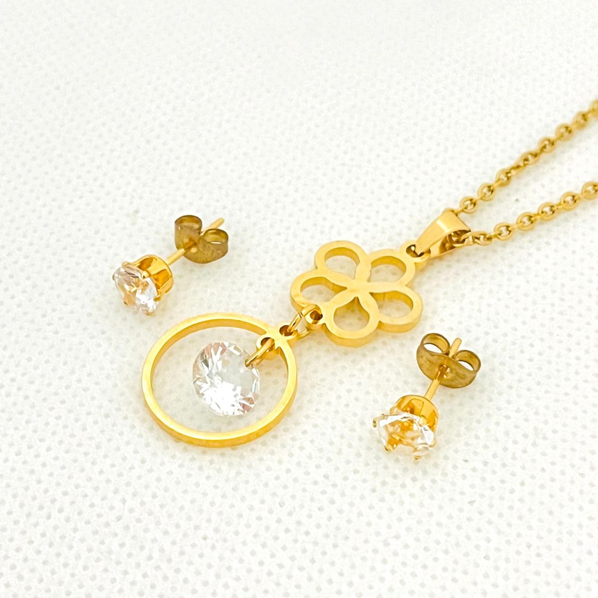 GENERICO - Set Collar y Aretes de Acero Inoxidable Flor y Cristal Cadena 43 cm