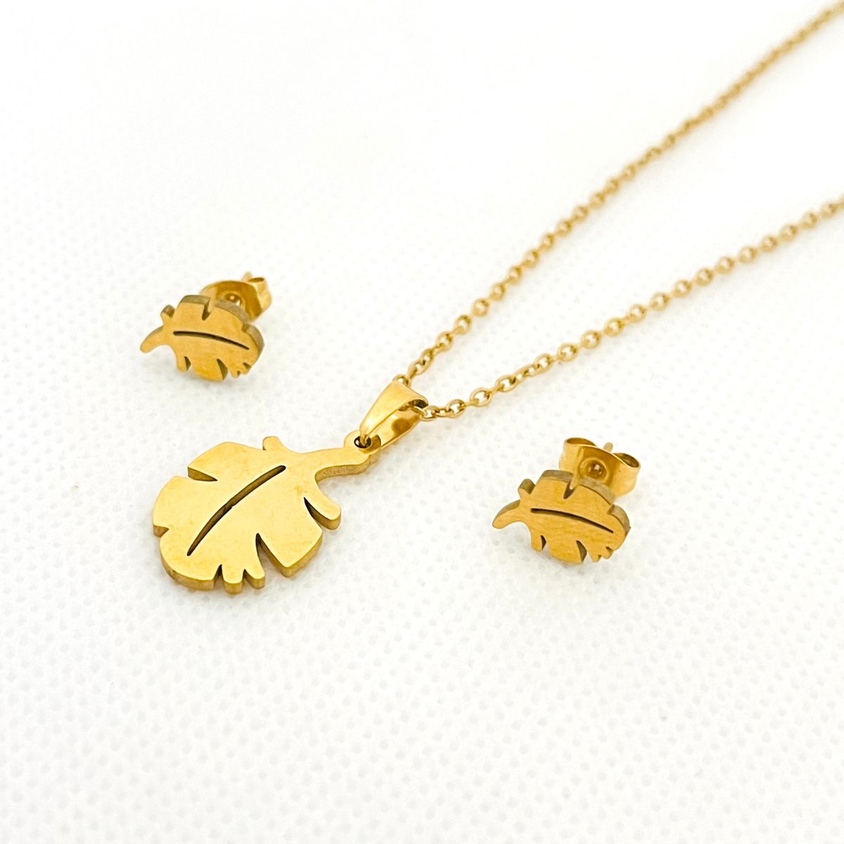 GENERICO - Set Collar y Aretes de Acero Inoxidable Hoja Cadena 43 cm