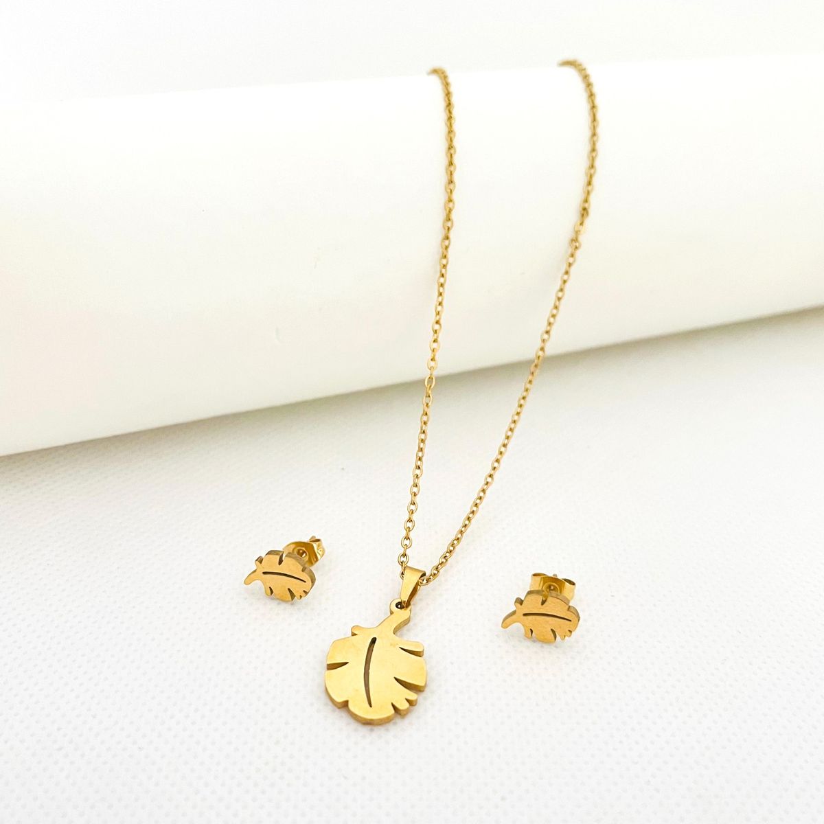 GENERICO - Set Collar y Aretes de Acero Inoxidable Hoja Cadena 43 cm