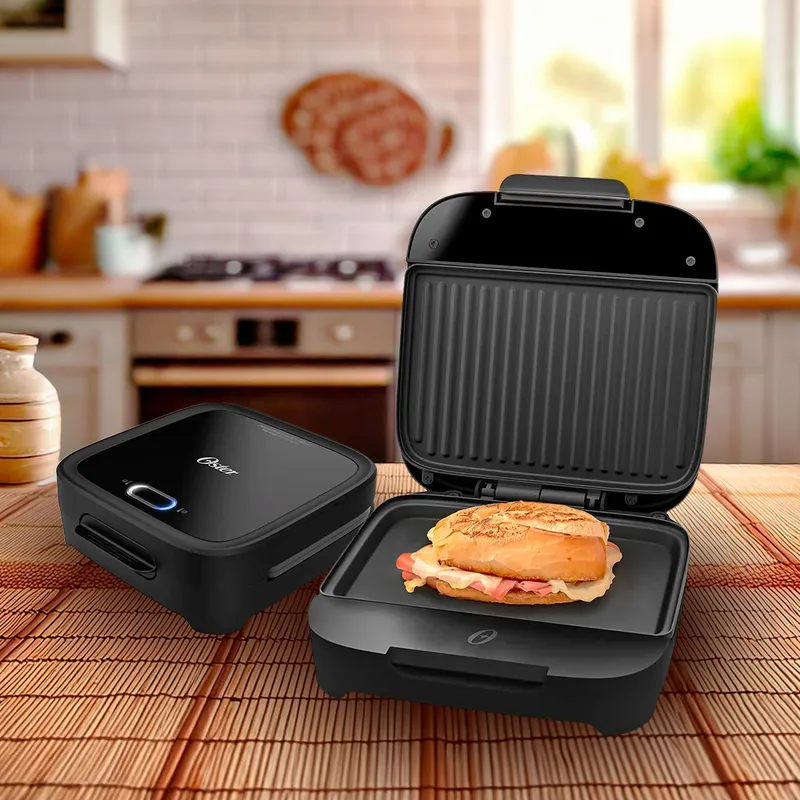 OSTER - Sandwichera Oster compacta con platos hondos CKSTSM400 053