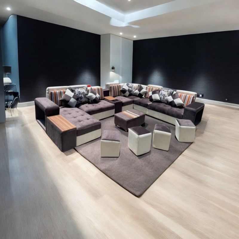 AMOBLART - SECCIONAL EUROPEO MARRON  12 PIEZAS + 4 COJINES + MESITA