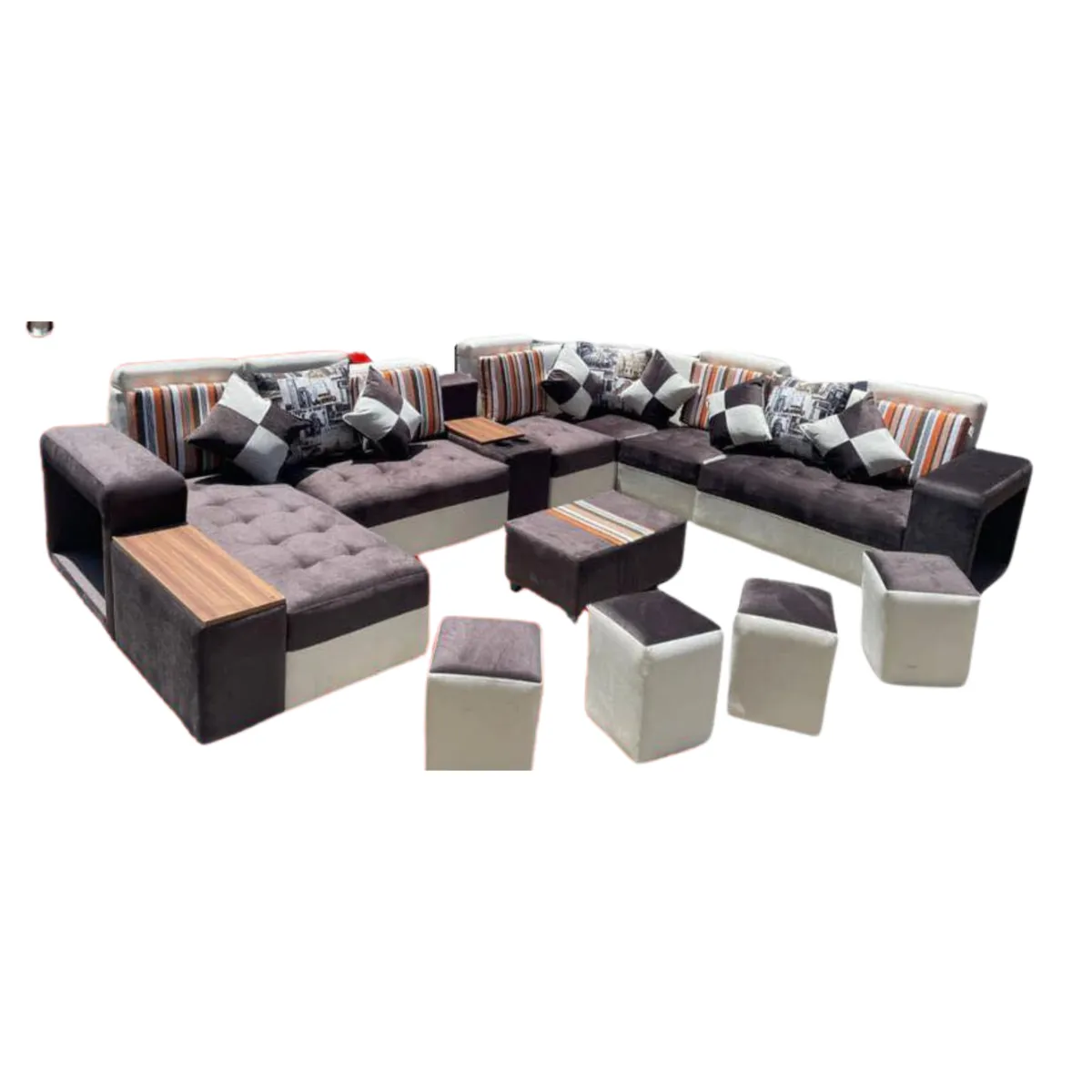 AMOBLART - SECCIONAL EUROPEO MARRON  12 PIEZAS + 4 COJINES + MESITA