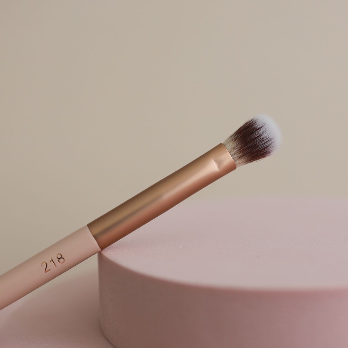 ALMA BONITA - Brocha Flat Blending Brush 218