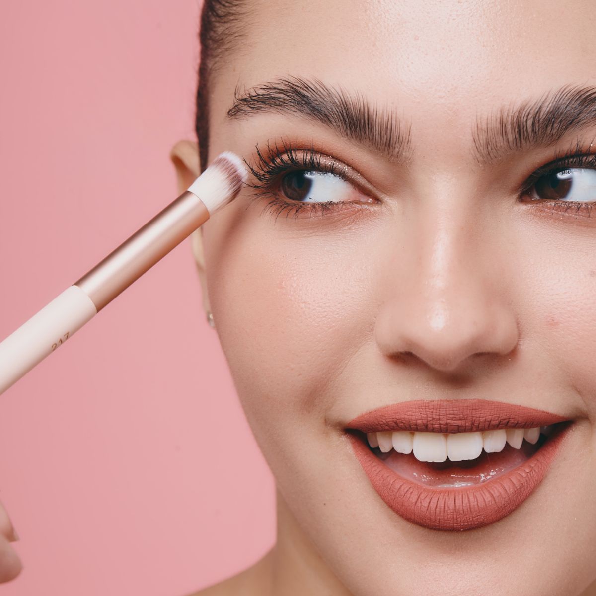 ALMA BONITA - BROCHA ANGLED BLENDING BRUSH 217