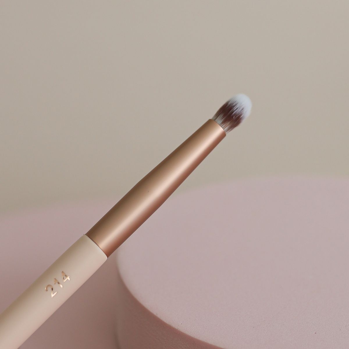 ALMA BONITA - Brocha Bullet Crease Brush 214