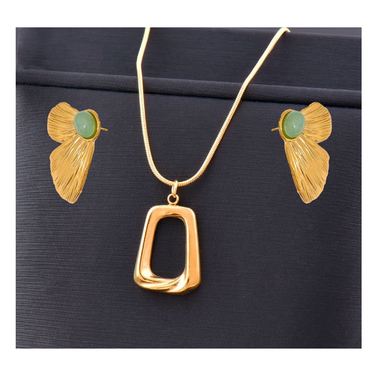 LA TIENDA 88 JOYAS Y ACCESORIOS - La Tienda 88 - Set Collar y Aretes Mujer Acero Waterproof - Amarillo