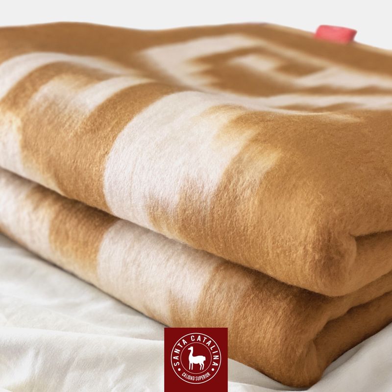 Frazada Tumi original elegante antialérgica y tradicional Plaza