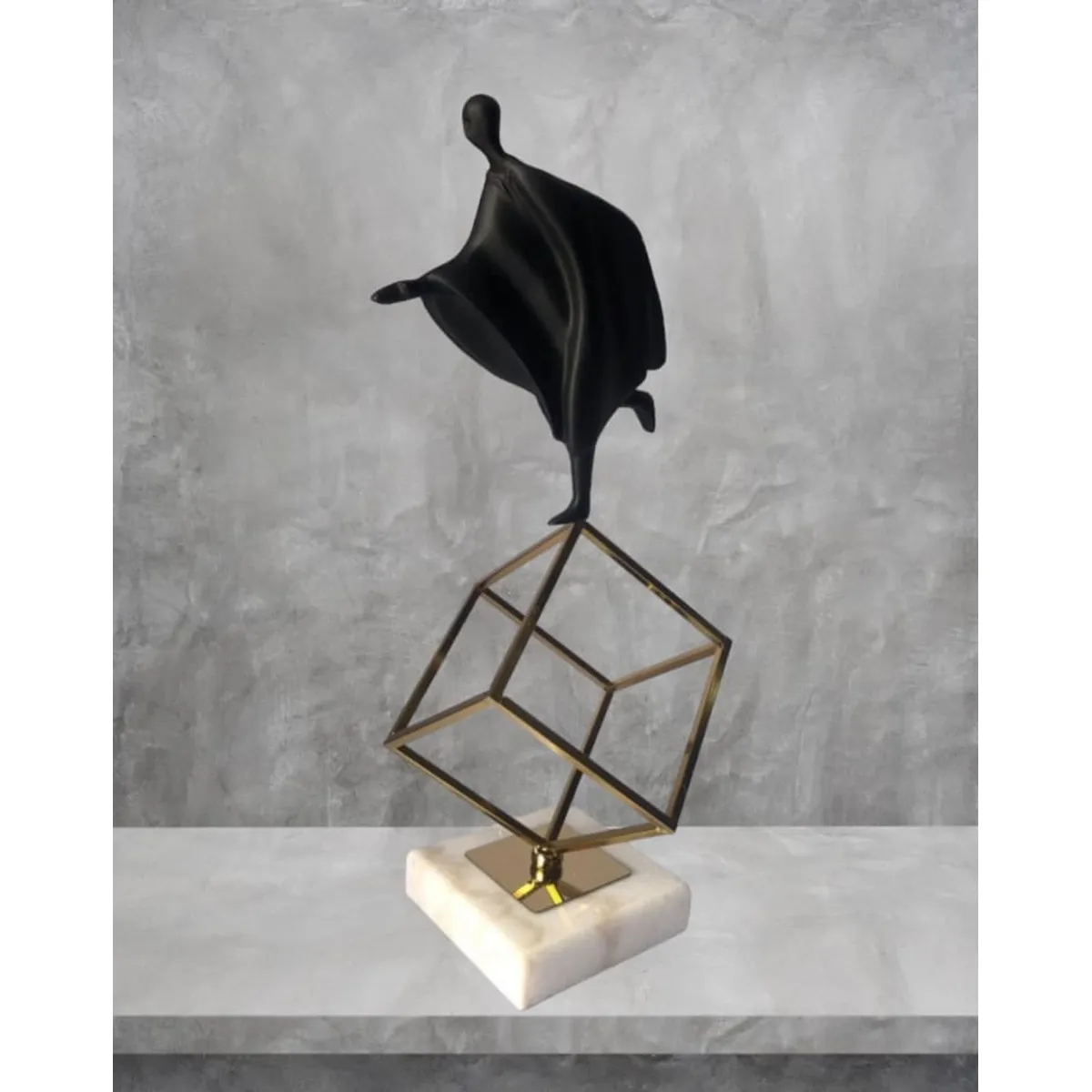 GENERICO - Escultura Hombre Con Capa