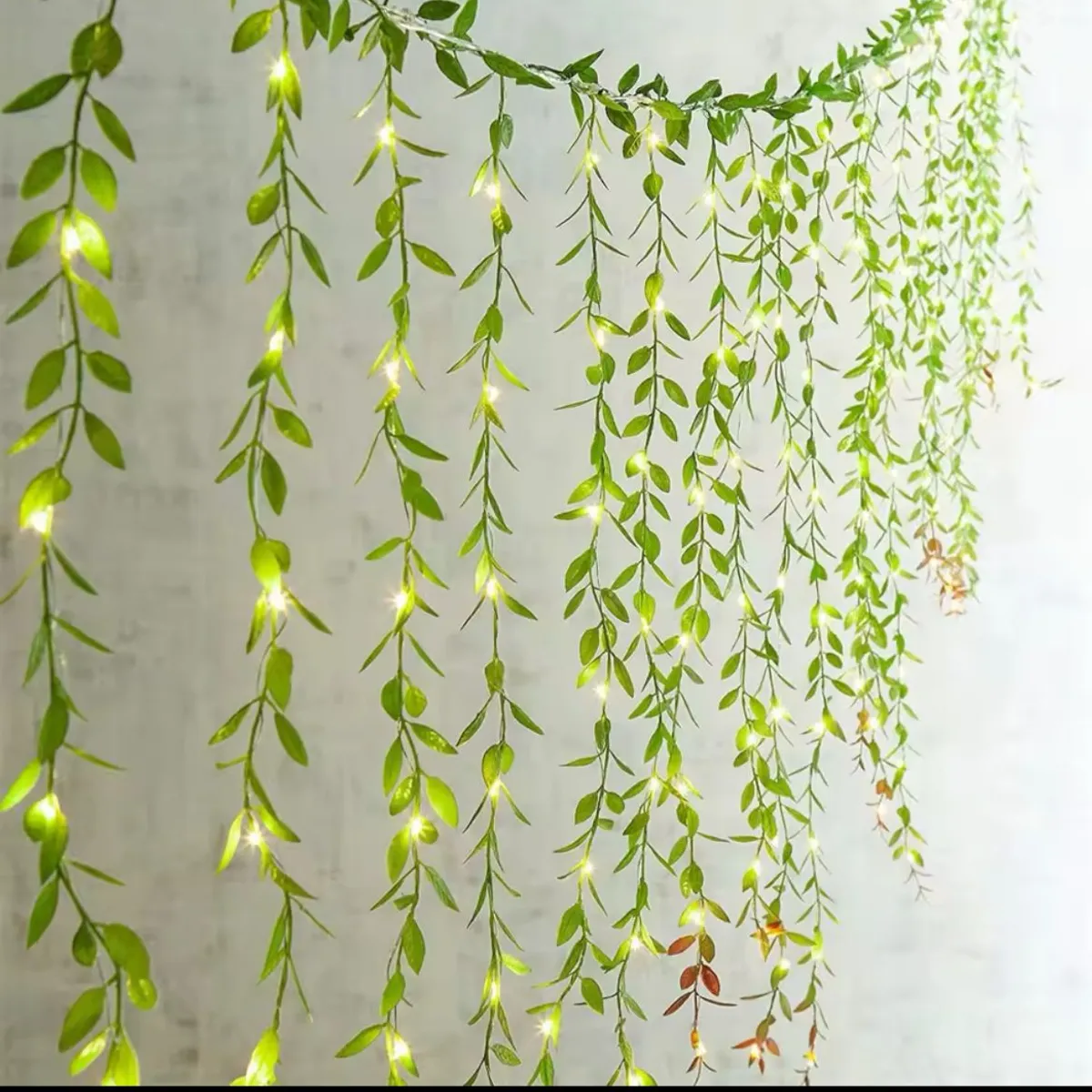 GENERICO - CORTINA DE HOJAS A LUCES