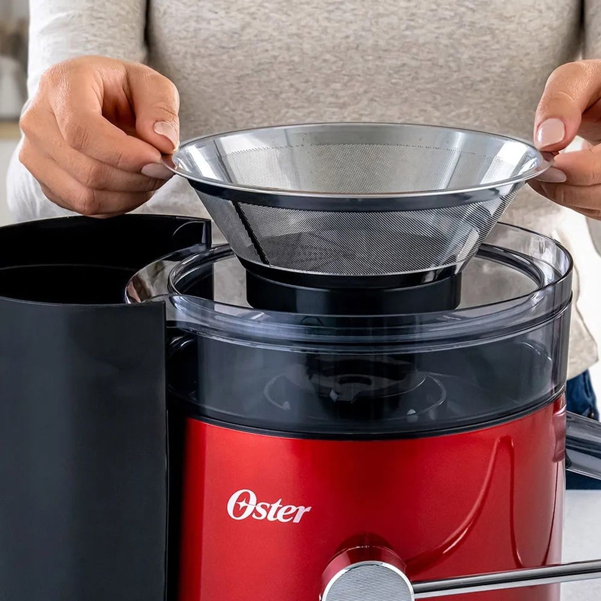 OSTER - Extractor de Jugos Oster de 600W FPSTJE320R