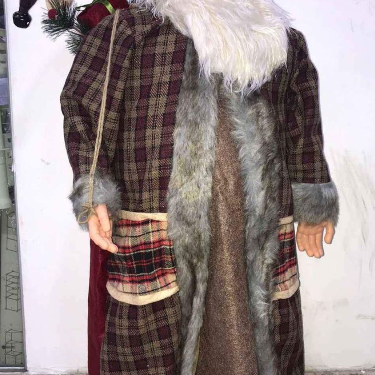 GENERICO - Muñeco Papa Noel 1 mtr traje largo, costal de regalos botón de melodía