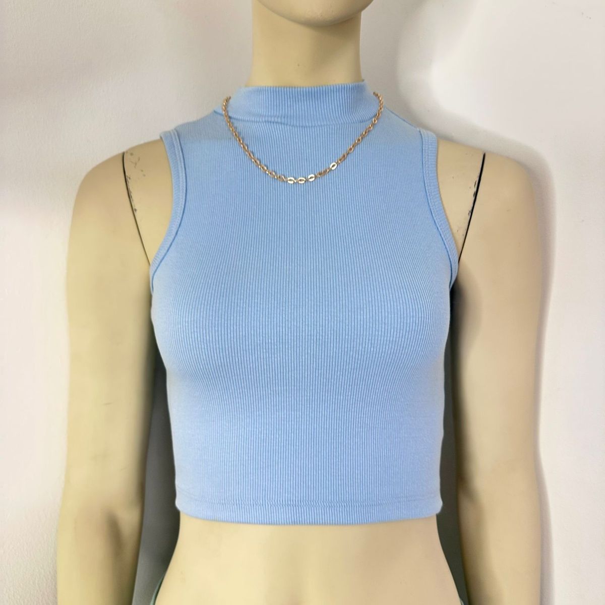 ENGELL - Top cuello alto celeste algodón rib