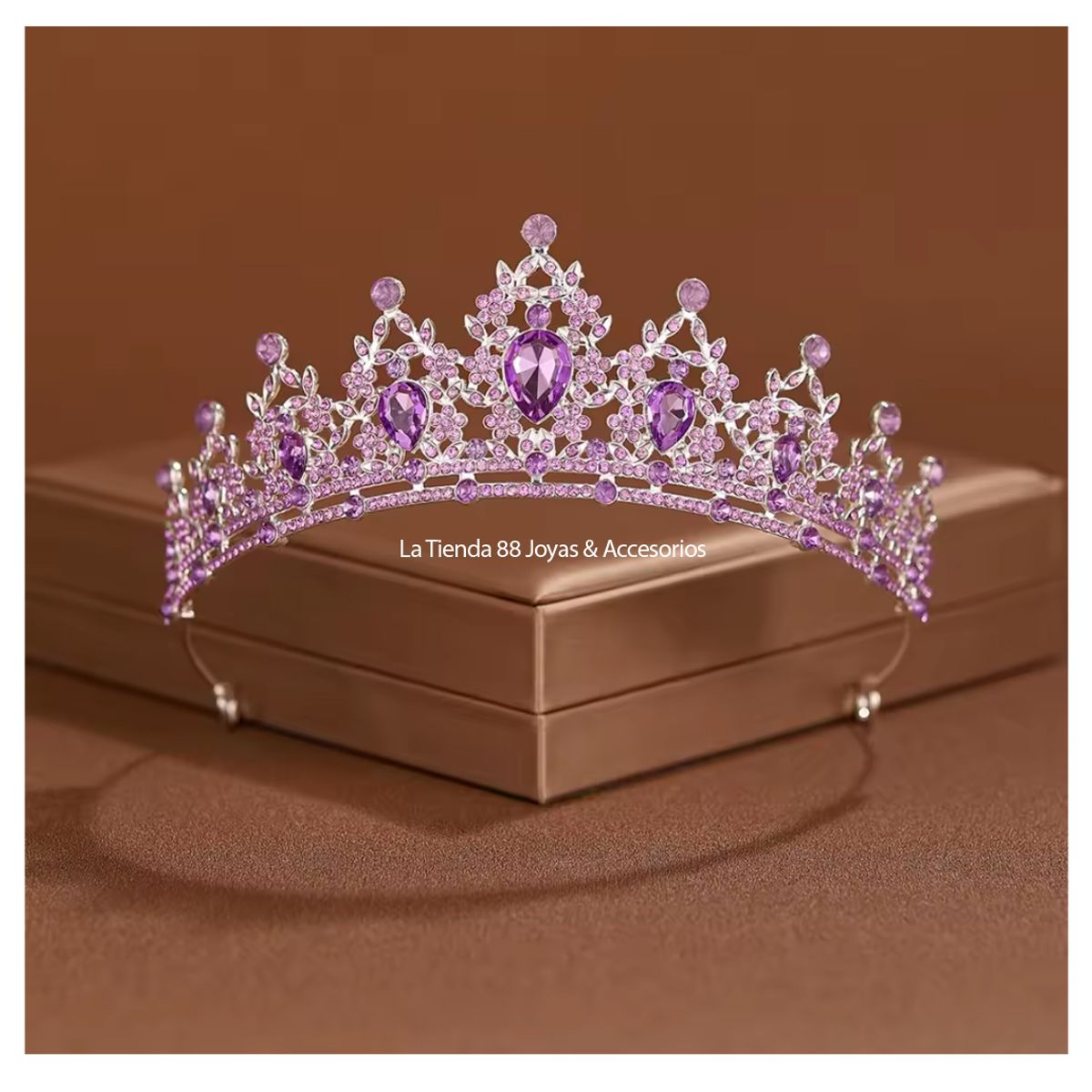 LA TIENDA 88 JOYAS Y ACCESORIOS - La Tienda 88 - Set Conjunto Corona Tiara collar y aretes Dorado - Rosa