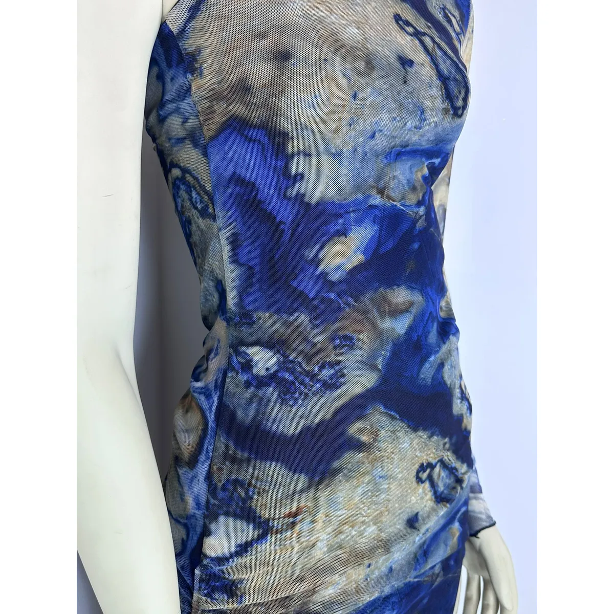 ENGELL - Vestido mesh de una manga azul con forro