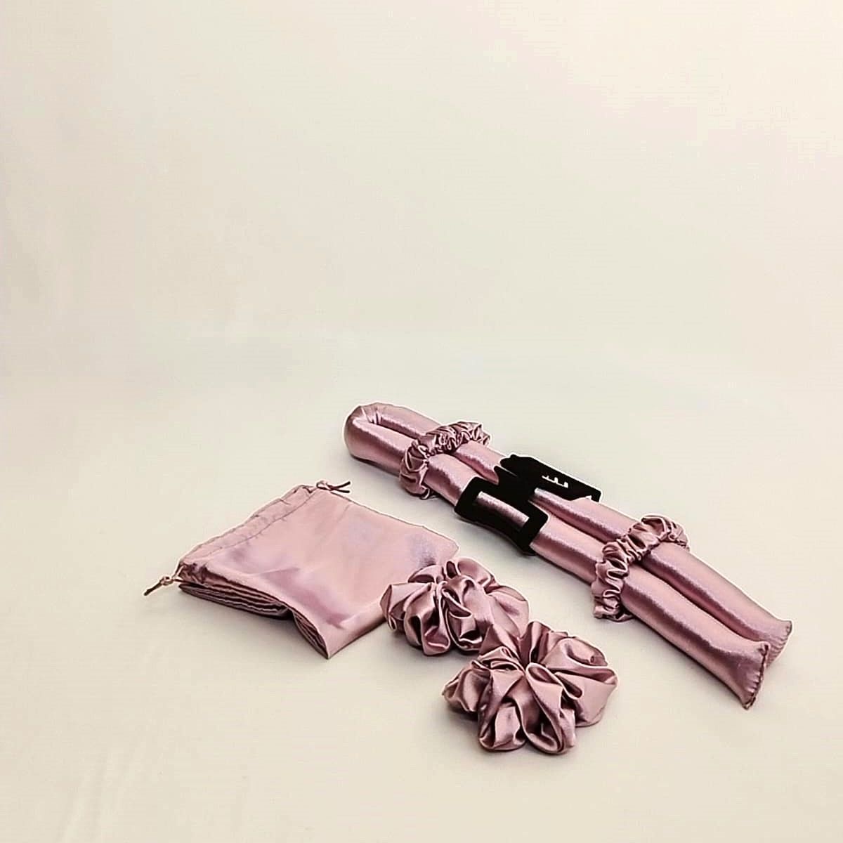 GENERICO - ONDULADOR SIN CALOR DE SATÍN MALVA+ 2 SCRUNCHIES  + GANCHO DE CABELLO