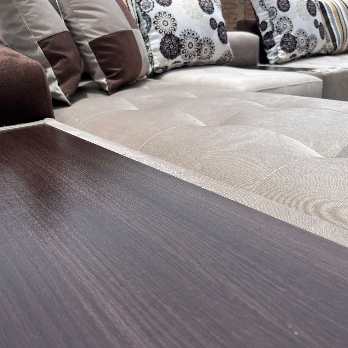 AMOBLART - Seccional Europeo 12 piezas + 4 cojines - color BEIG CON CHOCOLATE