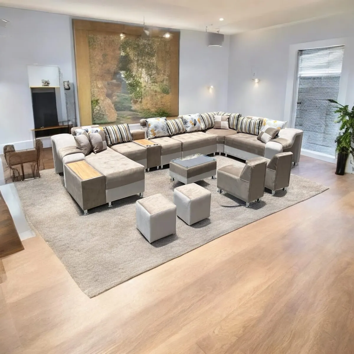 AMOBLART - Seccional Europeo 12 piezas + 4 cojines - color camello/beige