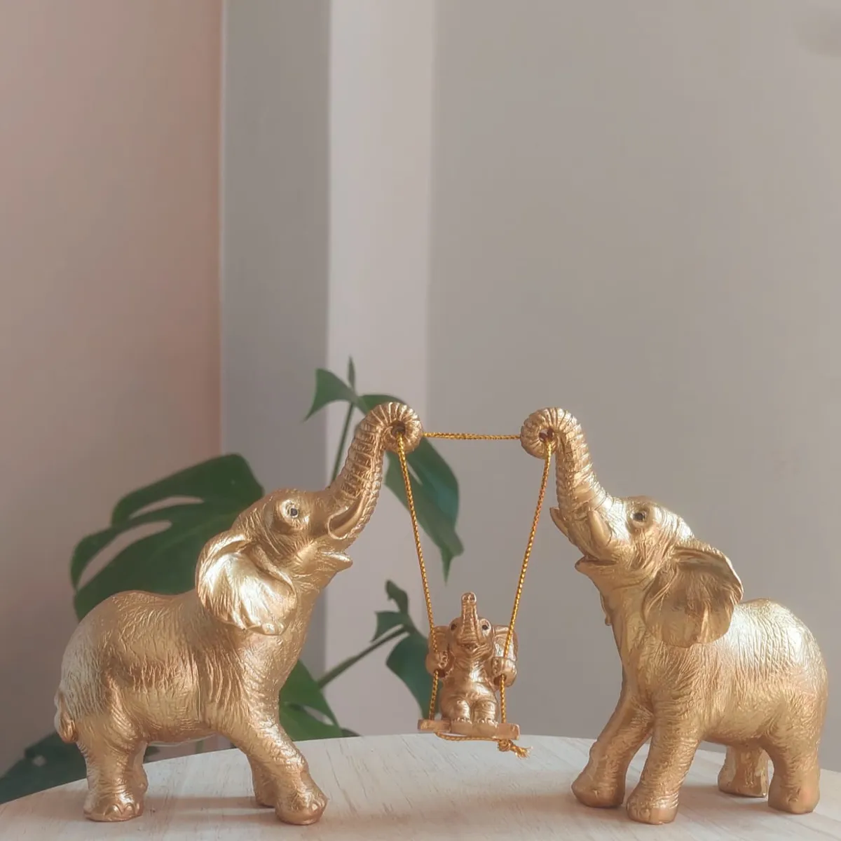 GENERICO - Adorno Elefante Cascabel Dorado 20x6x13 cm