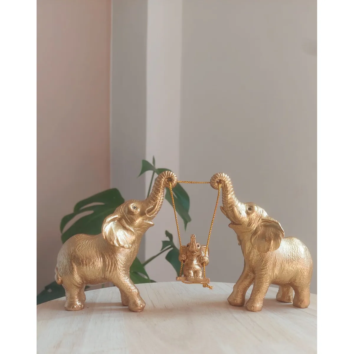 GENERICO - Adorno Elefante Cascabel Dorado 20x6x13 cm