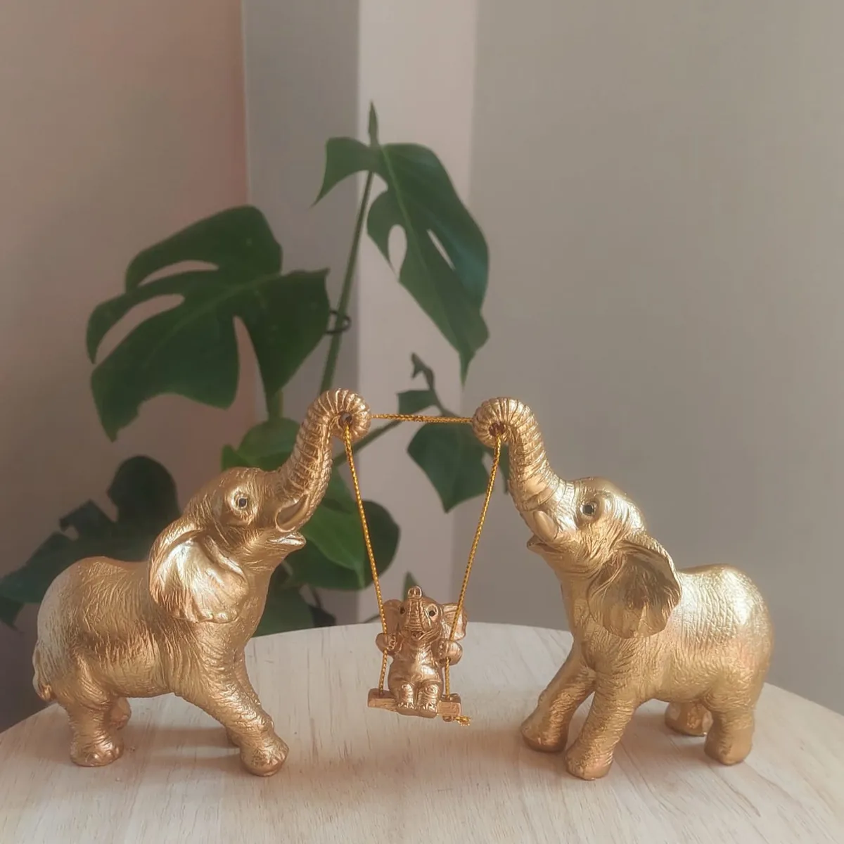 GENERICO - Adorno Elefante Cascabel Dorado 20x6x13 cm