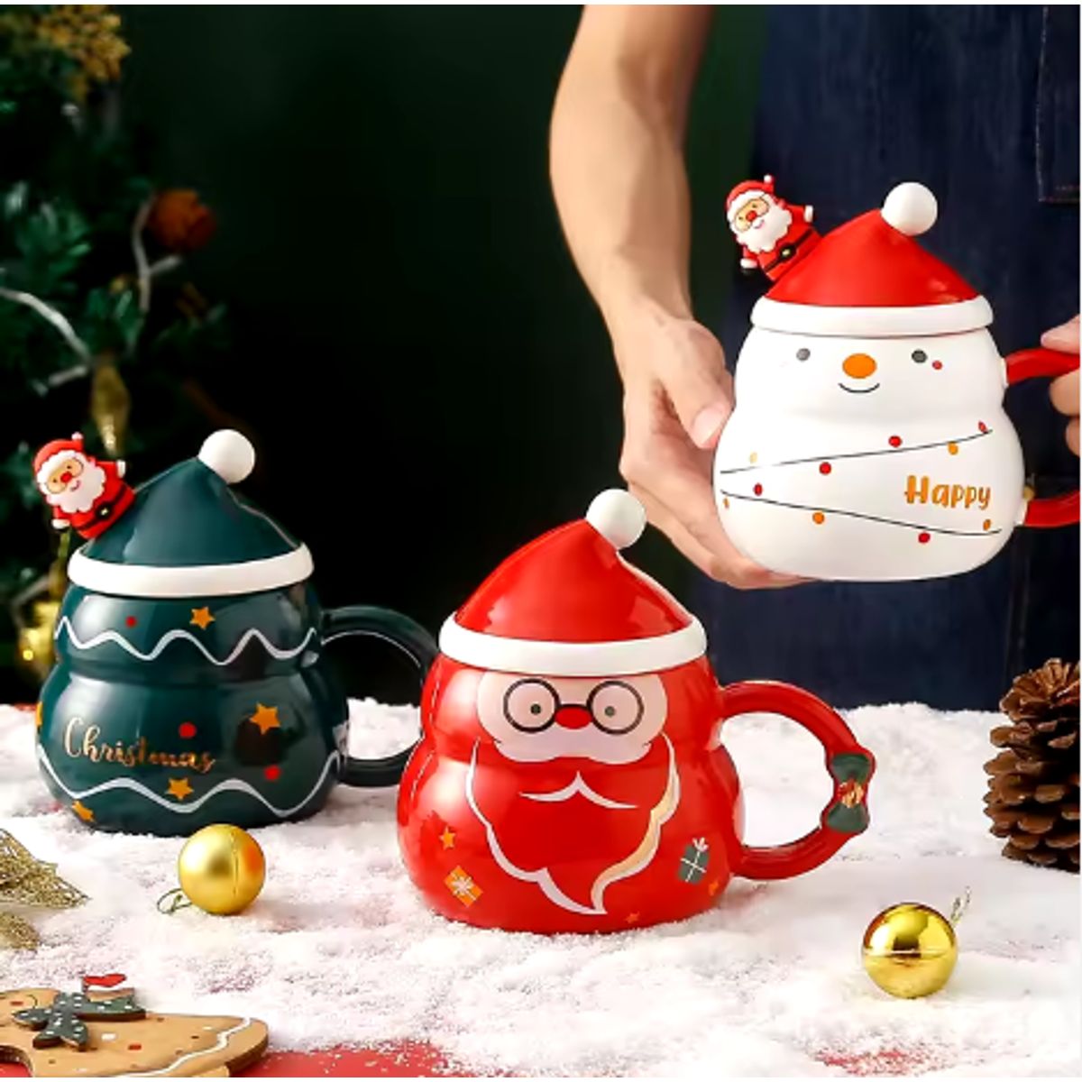 Taza Navideña con tapa de sombrero y cuchara de Papa Noel, marca GENERICO - Foto Principal