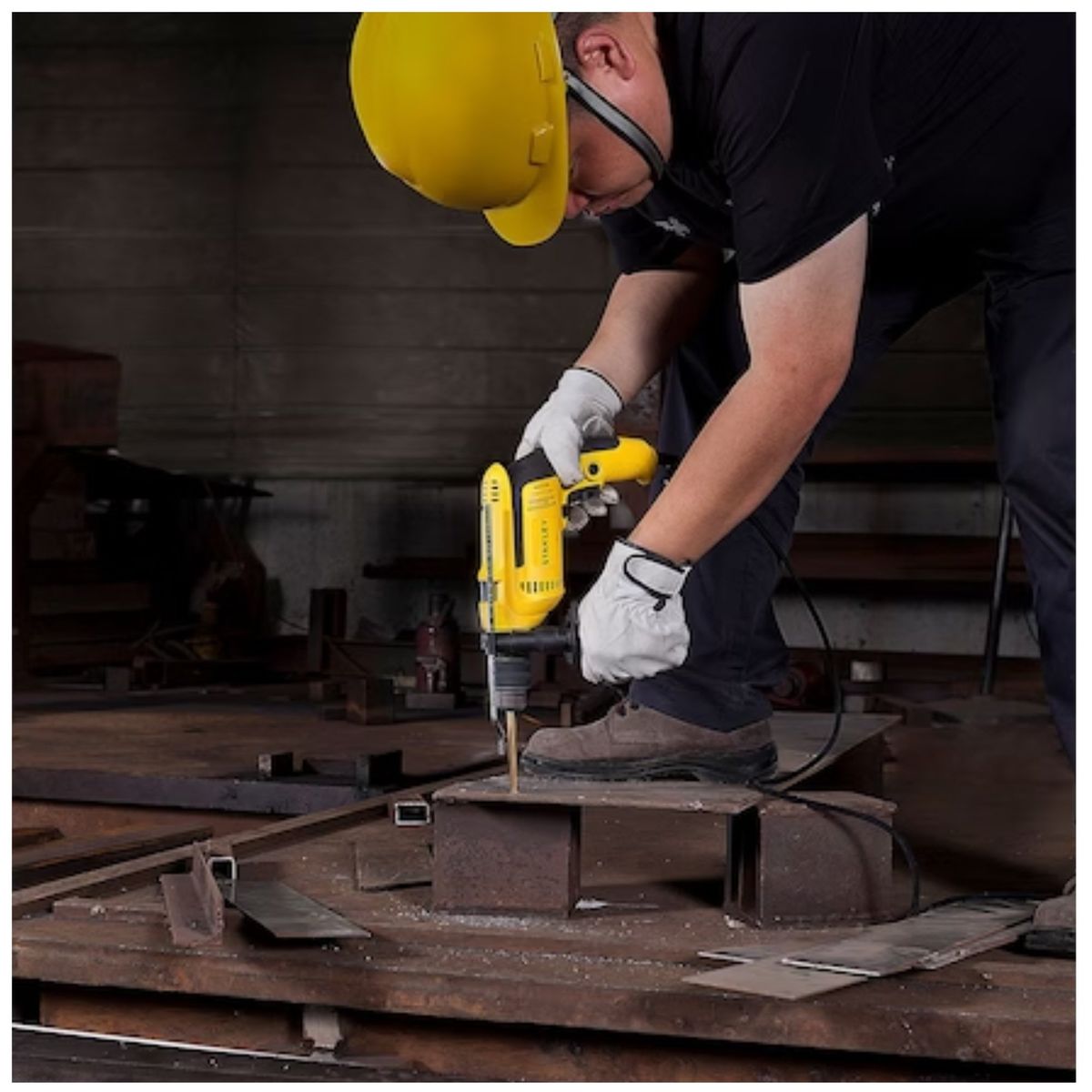 STANLEY - Taladro Percutor 700W MALETA USO RUDO STANLEY