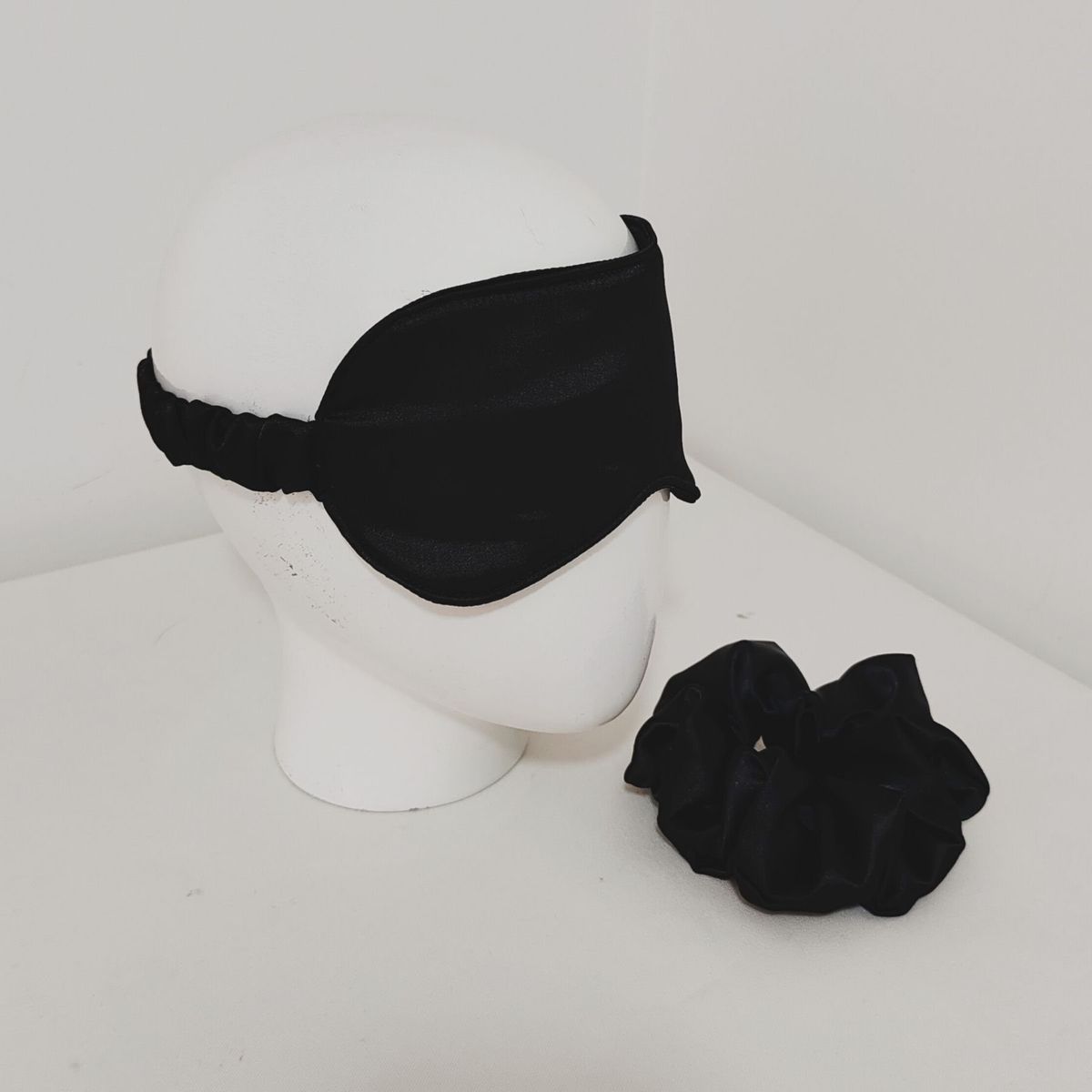 GENERICO - Pack Antifaz para dormir + Scrunchie en Satín - Negro