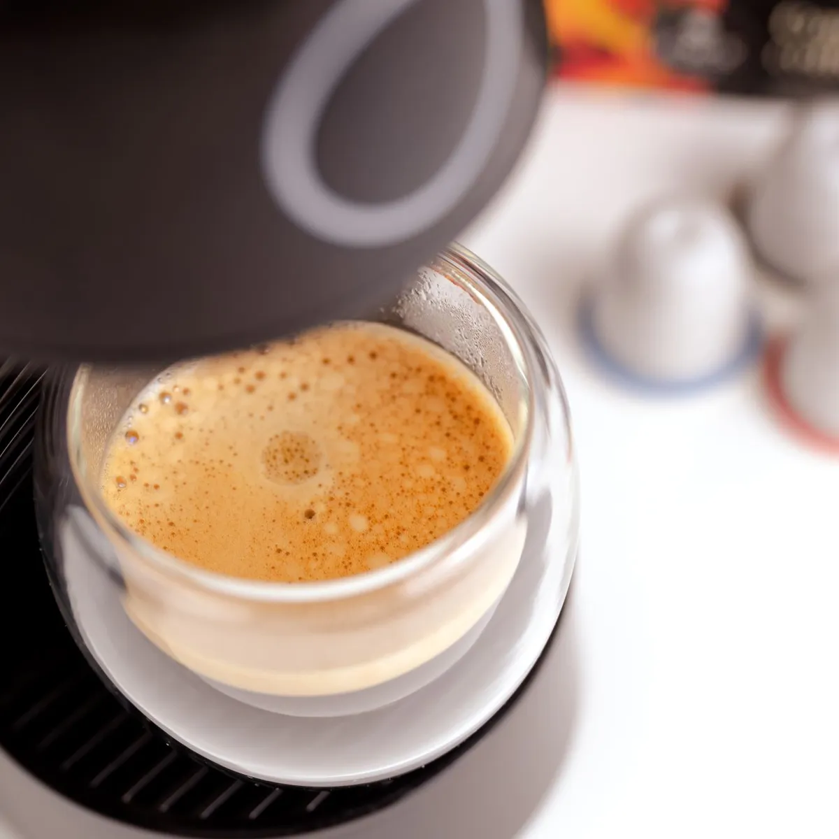 CINO TECHNOLOGY - CAFETERA DE CAPSULAS COLOR NEGRO.